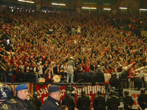 gal/2002-2003/cibona/zvezda_cibona_ruke.jpg