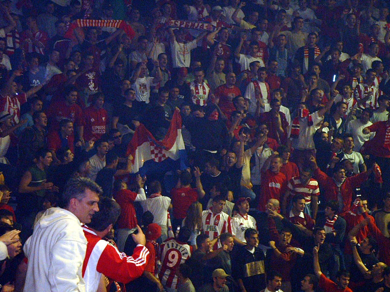 gal/2003-2004/cibona/cibona_zastava_gori.jpg