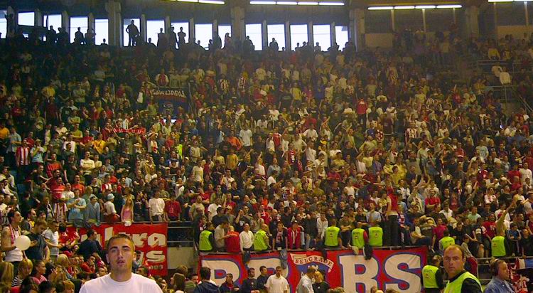 gal/2003-2004/derbi_basket/02.jpg