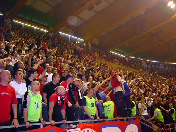 gal/2003-2004/derbi_basket/09.jpg