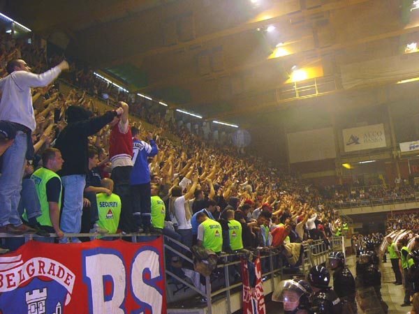 gal/2003-2004/derbi_basket/11.jpg