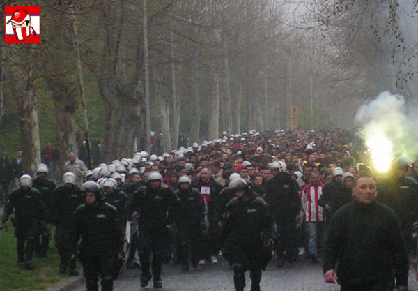 gal/2007-2008/partizan_cz_133_derbi/delije2.jpg