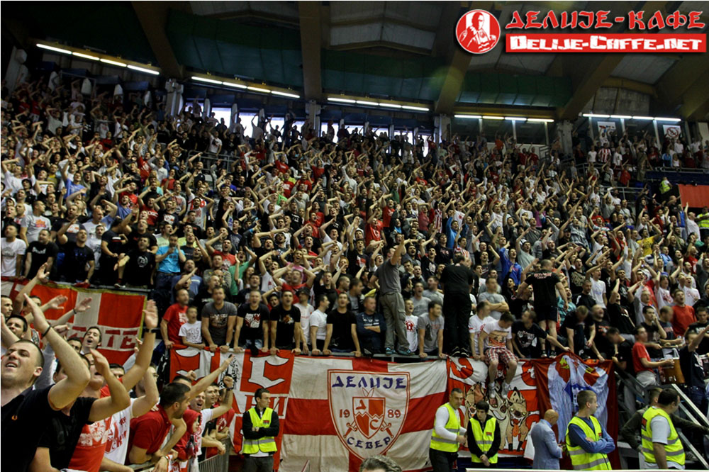 gal/2012-2013/derbi_basket_finale/delije01.jpg