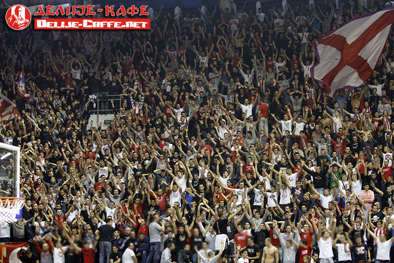 gal/2013-2014/cz_panionios_basket/delije02.jpg
