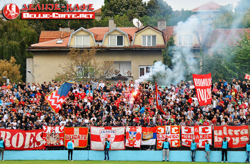 gal/2013-2014/vozdovac_cz/delije03.jpg