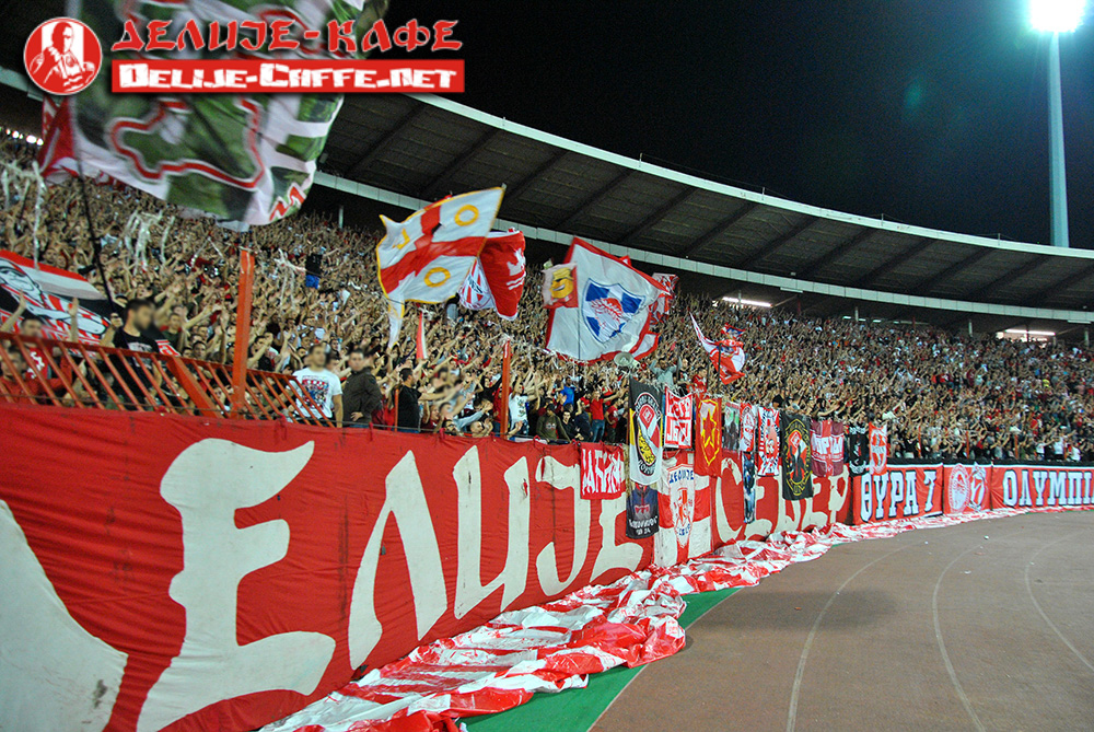 gal/2019-2020/cz_olympiakos/delije11.jpg